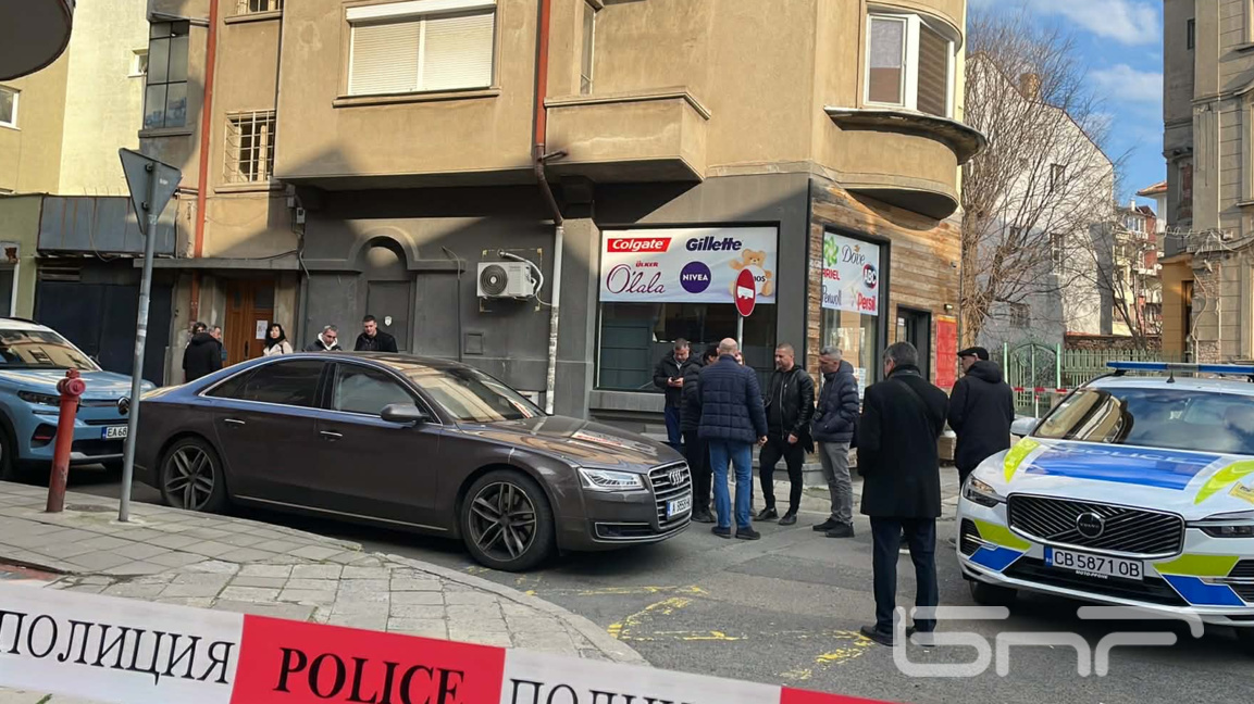 Труп на мъж е открит в кола в центъра на Бургас /ОБНОВЕНА/