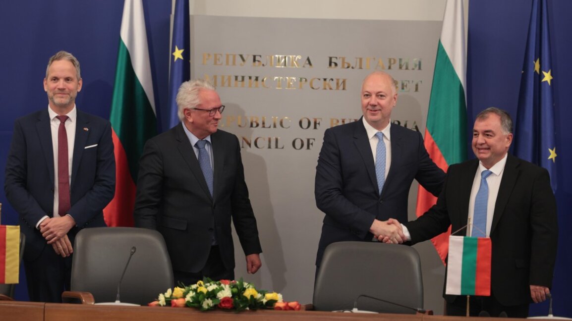 Подписаха договора за новия завод за барут и боеприпаси в Сопот