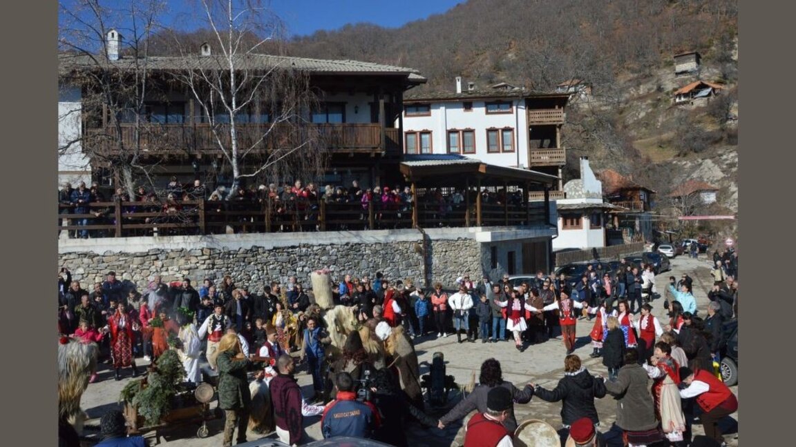 Flowing wine, dragons, bears and folklore – Delchevo celebrates together with Northern Greece municipalities