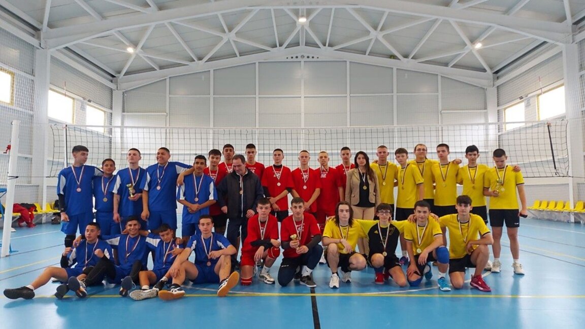 Ученически игри по волейбол