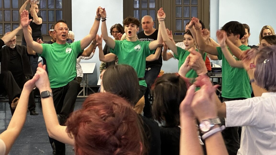 Vallja popullore bullgare mahniti bullgarët, amerikanët dhe japonezët në Nju Jork