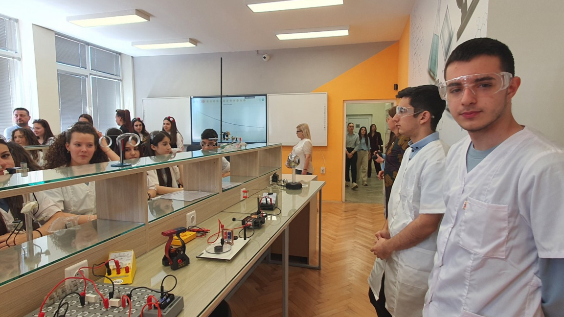 В професионалната гимназия „Кольо Фичето“ ще се обучават в нов  STEM център