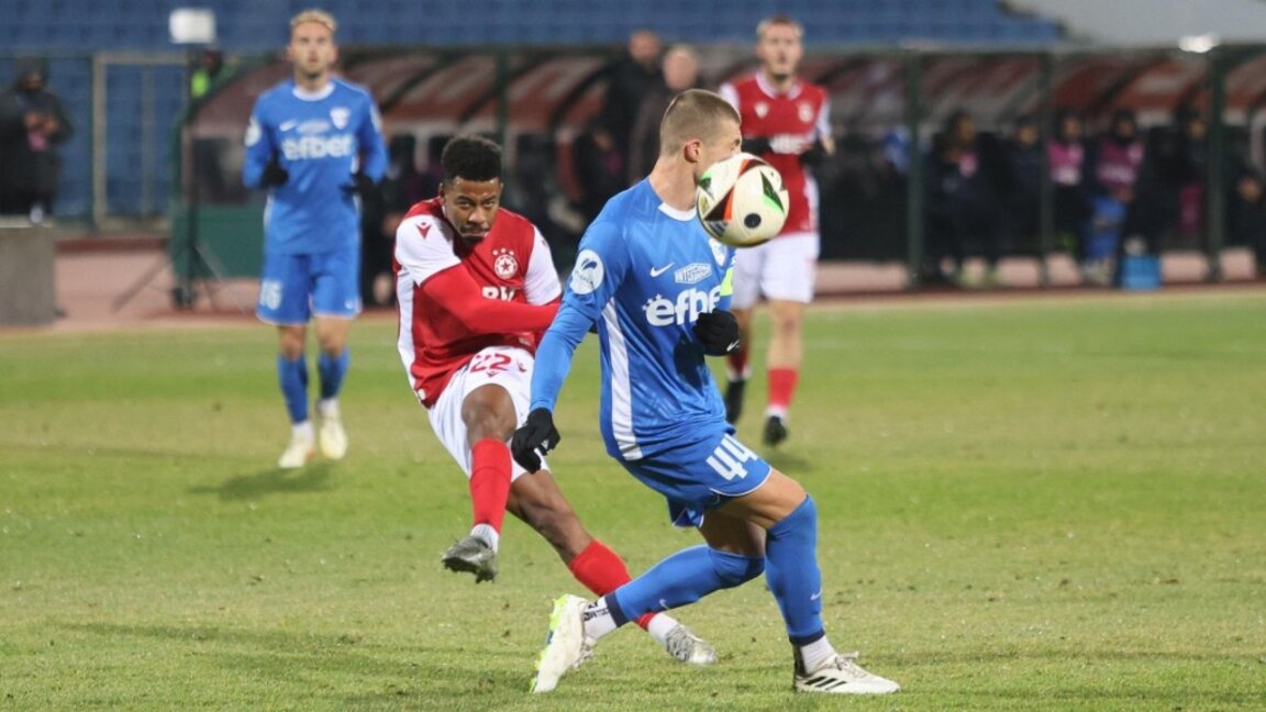 ЦСКА (в червено-бели екипи) приема Спартак в Пазарджик.