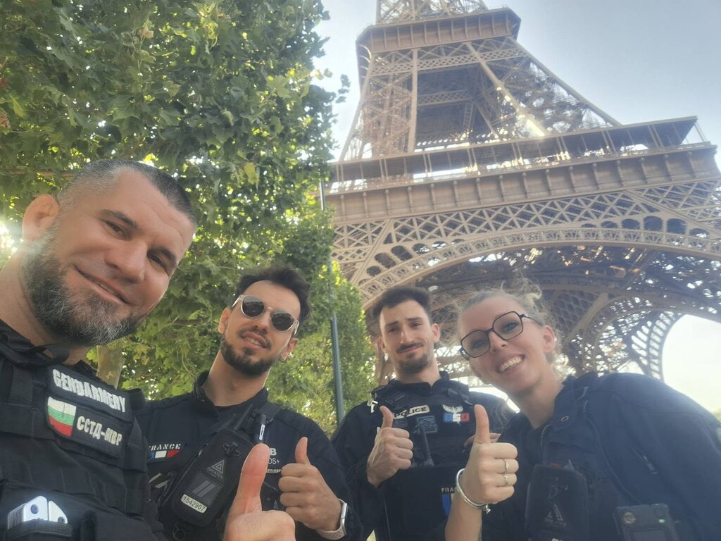 Служител на бургаската жандармерия помага на полицията в Париж