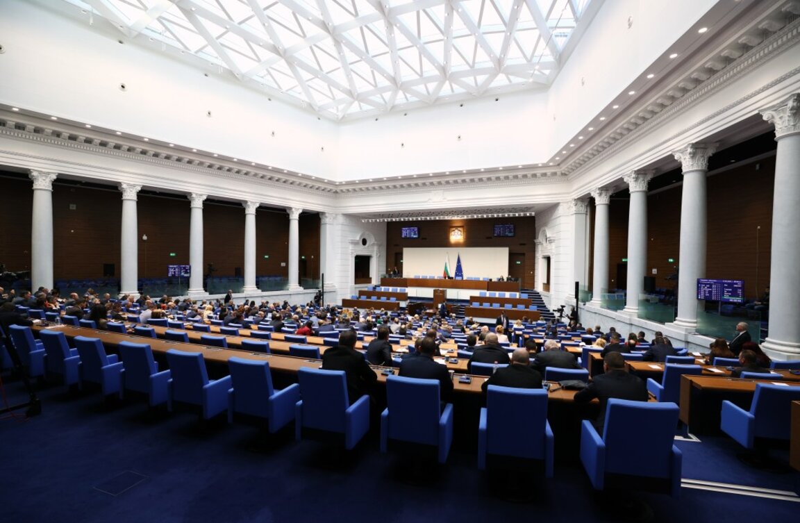 Bulgarian Parliament to hear cabinet ministers on US "questionnaire" related to Ukraine peacekeeping operation