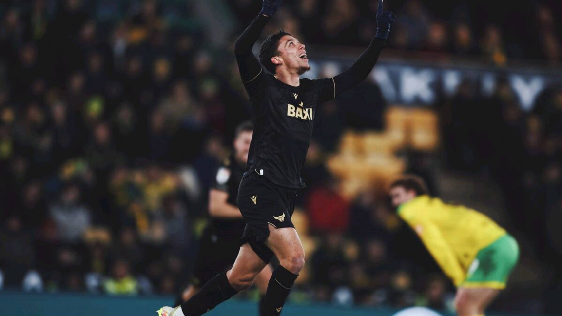 Филип Кръстев ликува след гола си за 1:1.