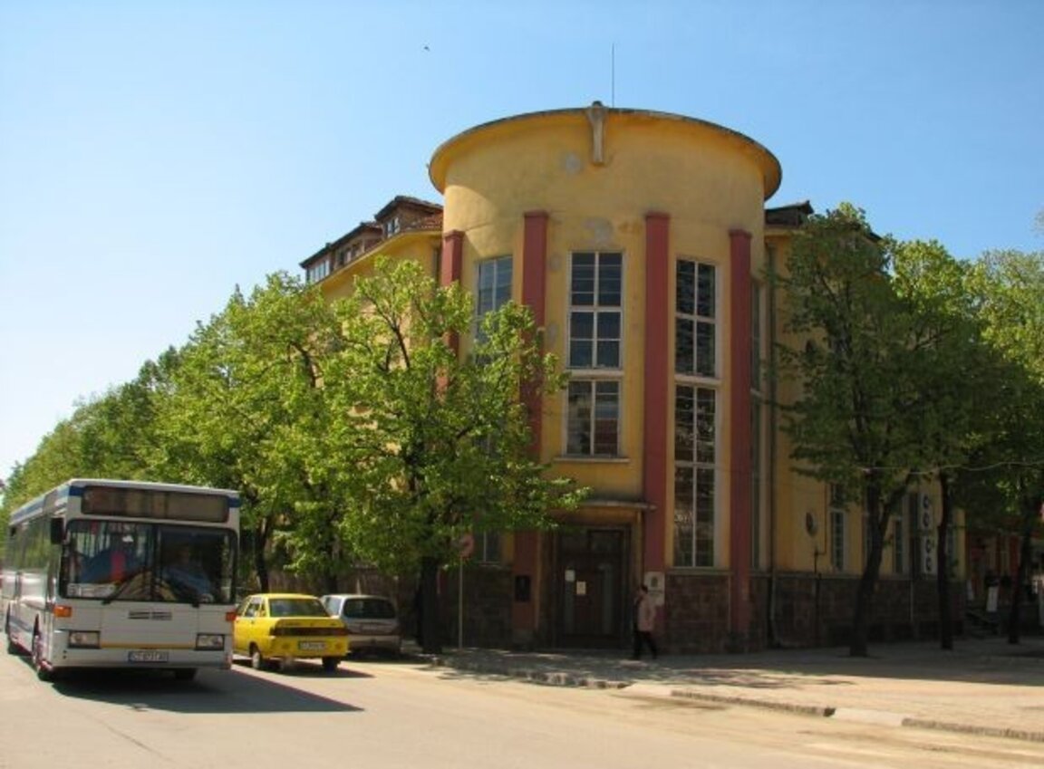 "Вълшебното куфарче" на библиотека "Искра" в Казанлък