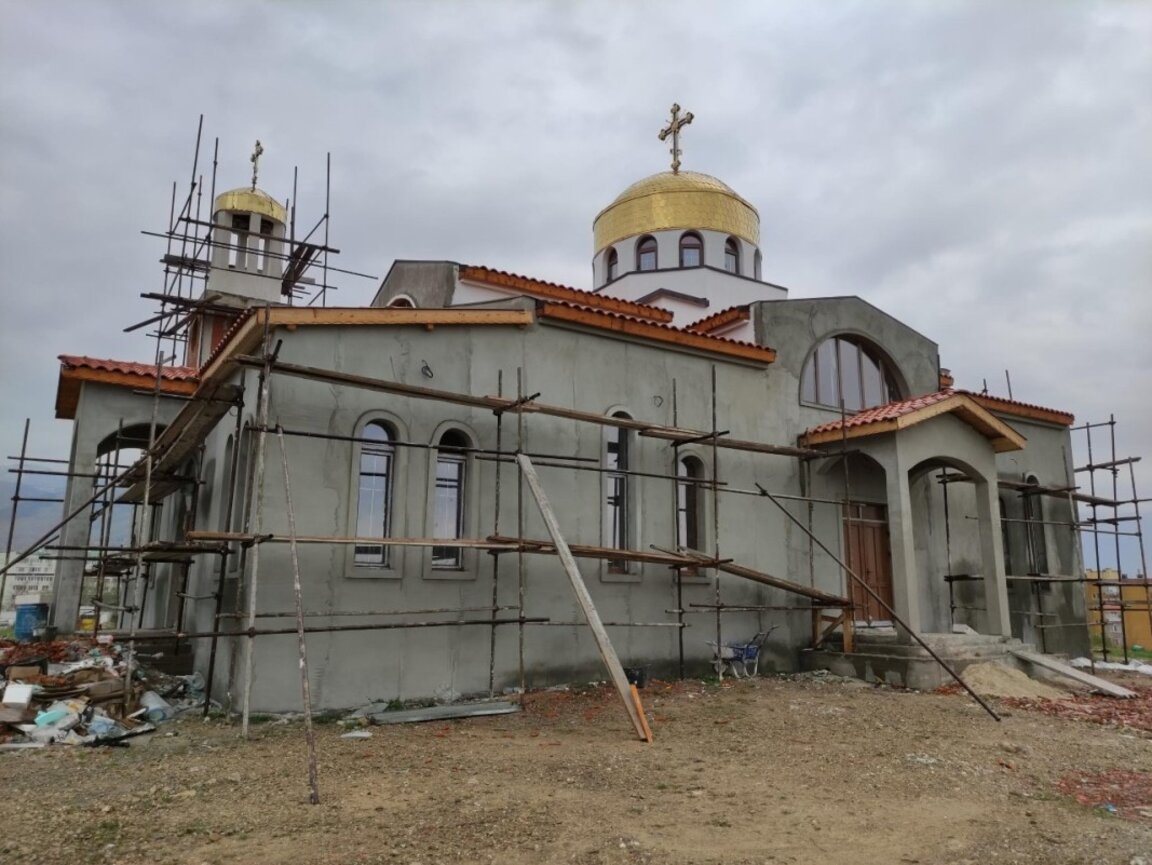Православен храм "Света Петка" в Сливен