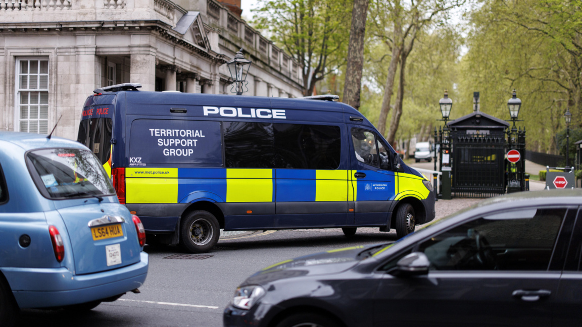 Стотици полицаи са разположени в Манчестър в очакване на шествие на Britain First