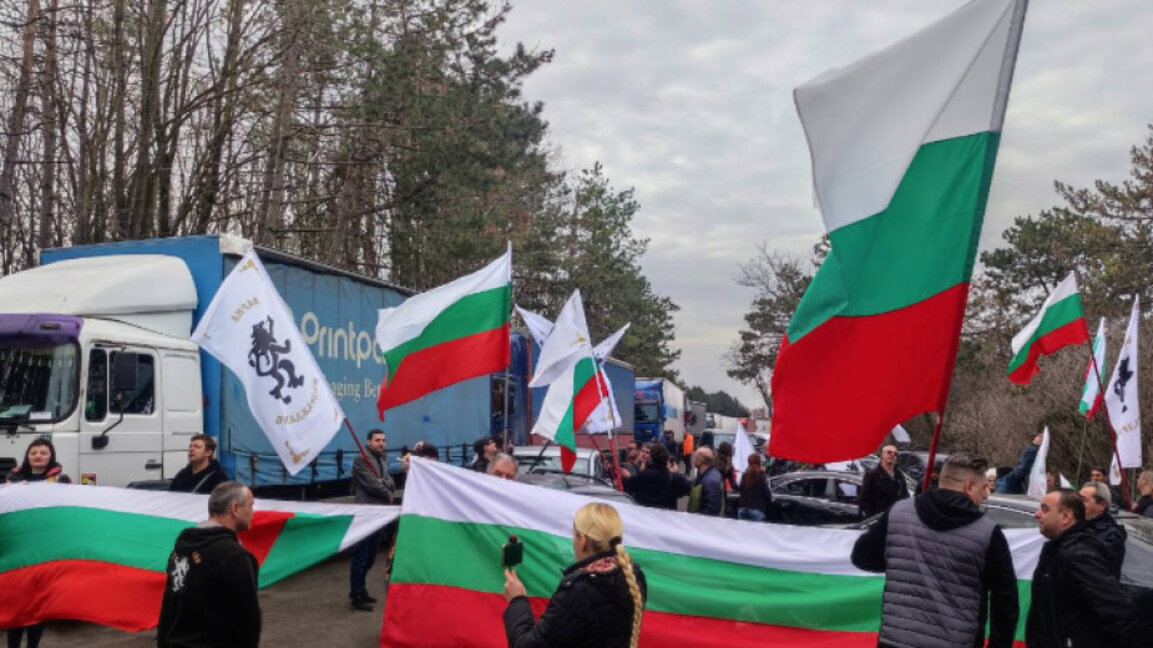 Vazrazhdane blocks 3 border checkpoints in protest against Constitutional Court decision