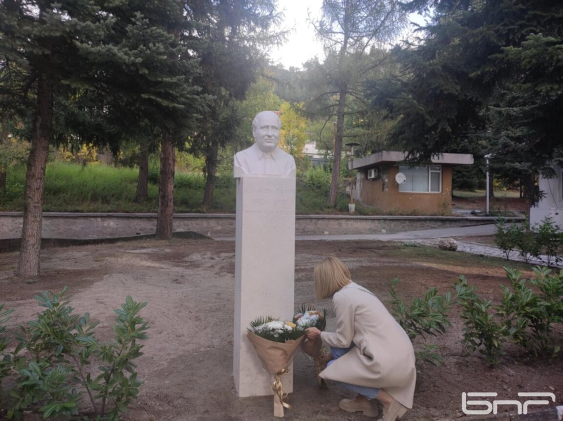 Откриха паметник на патрона на болницата в Разлог - д-р Асен Велев