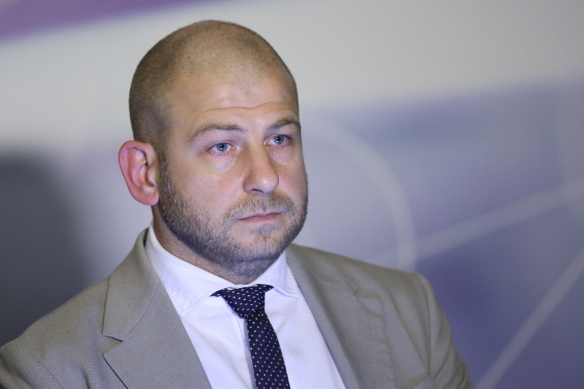 МЕУ: Зам.-министър Стойнов е упълномощен да ръководи процеса, свързан с удостоверяването на машините за вота