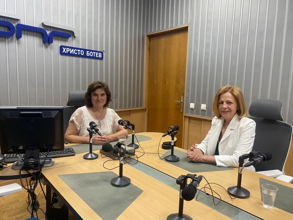 Yordanka Fandakova (right)