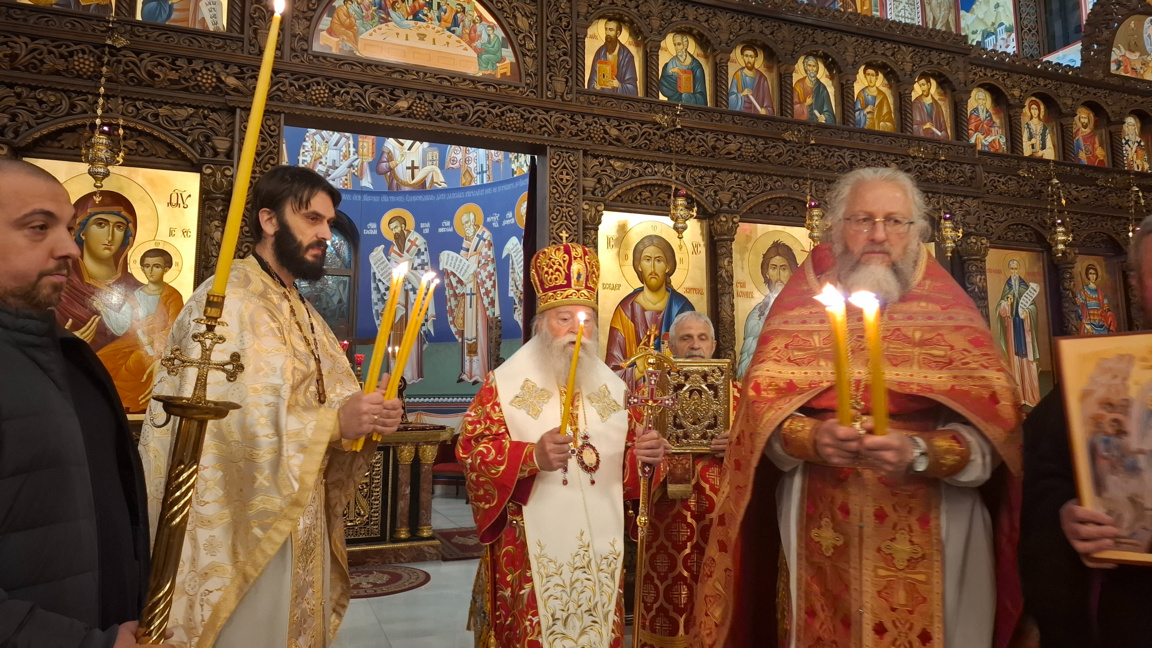В Ловеч раздават осветени козунаци и великденски яйца