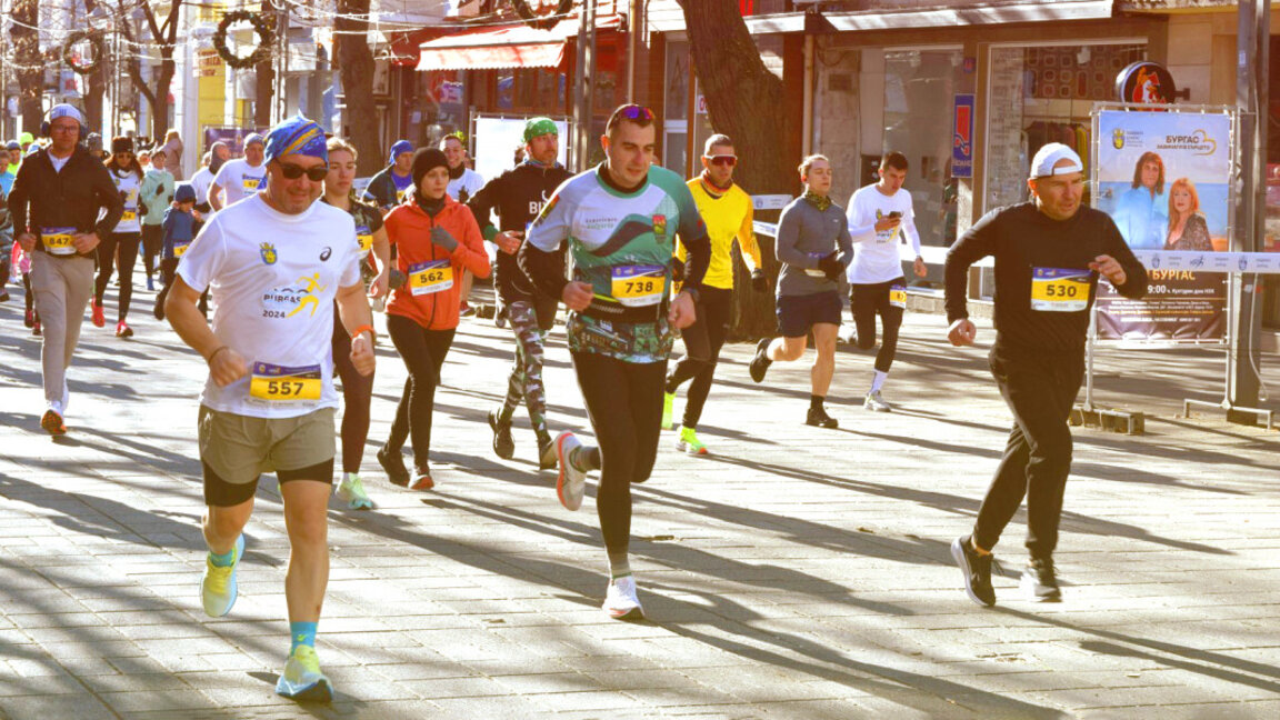 Организаторите на Маратон Бургас 2025 търсят над 100 доброволци