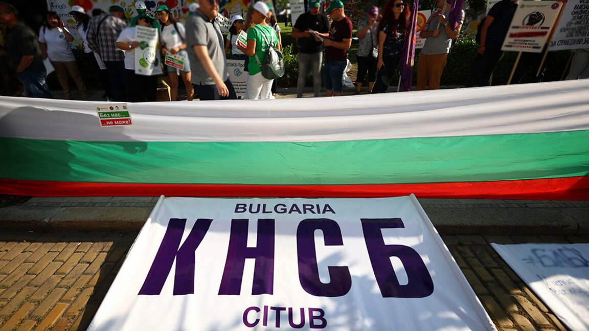 Protest sindical în fața Parlamentului Bulgar: se cer salarii mai mari în 2025