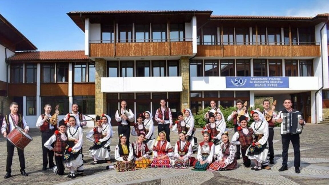 Four generations of talent or how the folk arts school in Kotel preserves the Bulgarian spirit