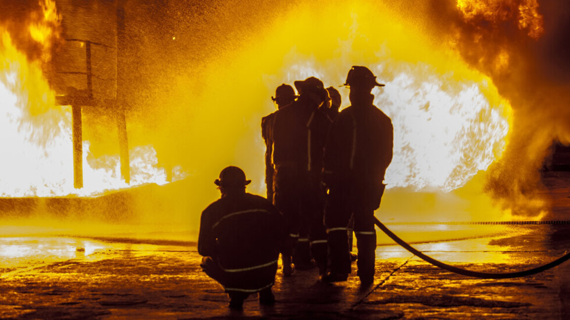 Пожар избухна в завода за хартия в Стамболийски