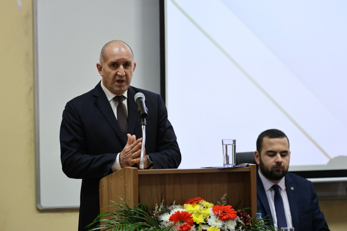 Президент Радев: Только парламент может решить проводить ли референдум по вводу евро