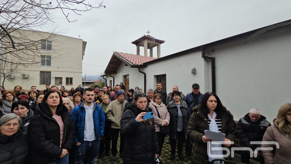 Жители на Сливен искат възстановяване на сана на отец Иван Янков 