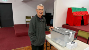 98-year-old Bulgarian casts his vote in Melbourne, Australia