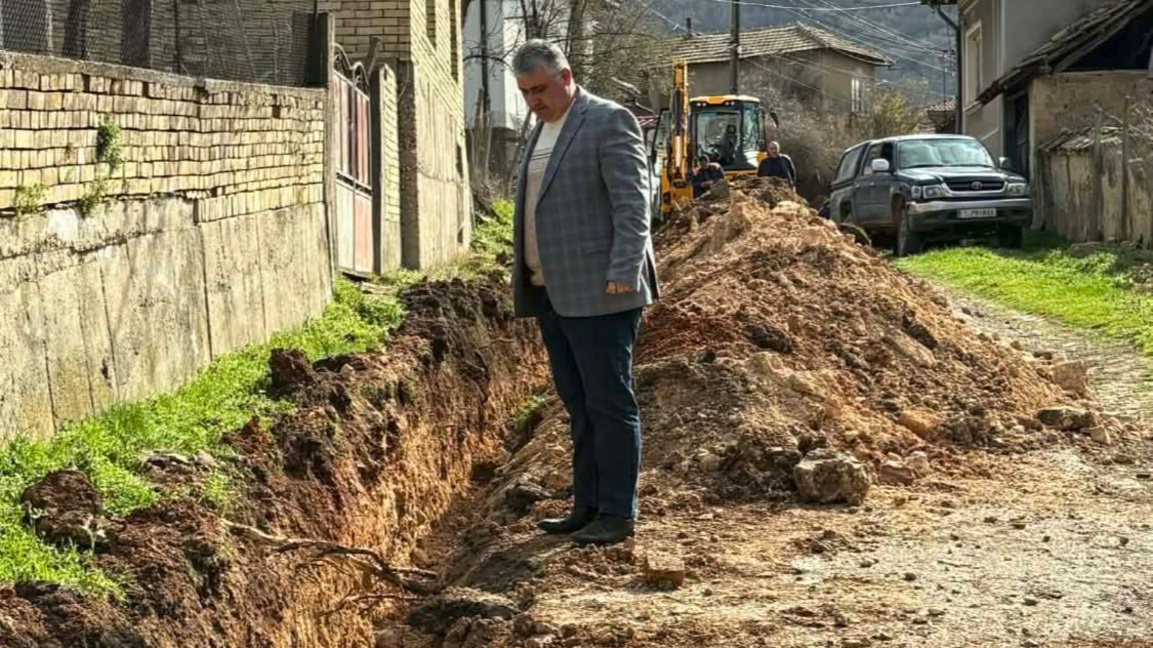 Гражданин спря незаконен водопровод
