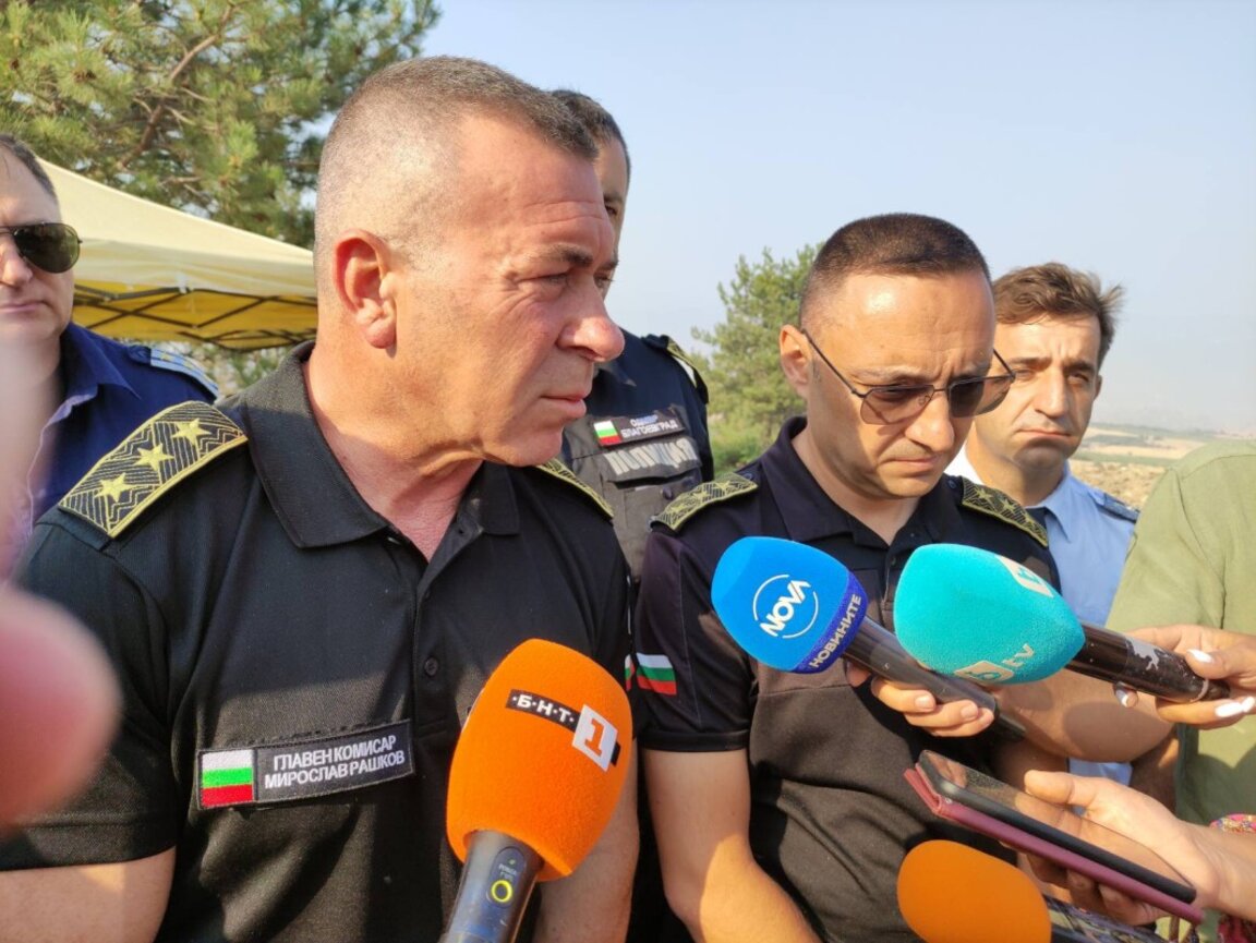 Продължават усилията за овладяване на пожара в Пирин