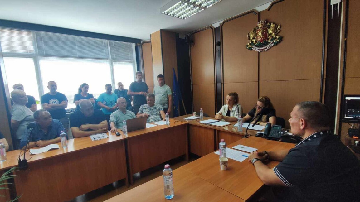 Прекратяват договора за ветропарка край Дъбово