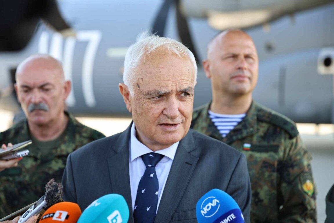 Defense Minister Atanas Zapryanov