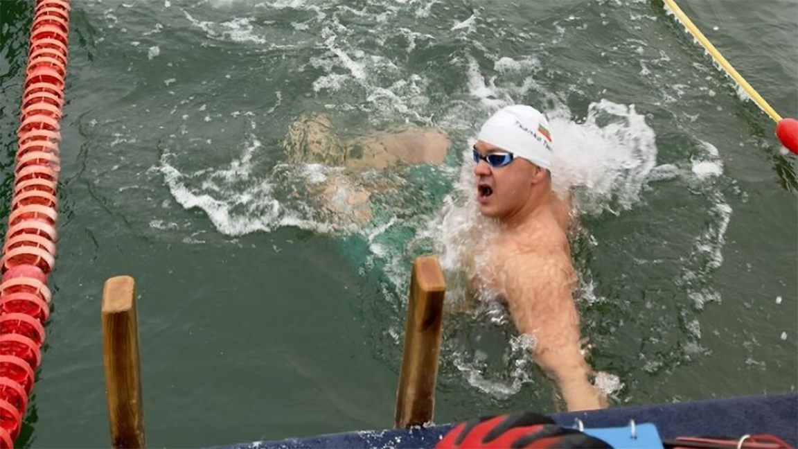 Zanko Zankow wurde Vizeweltmeister im Winter­schwimmen über 200 Meter