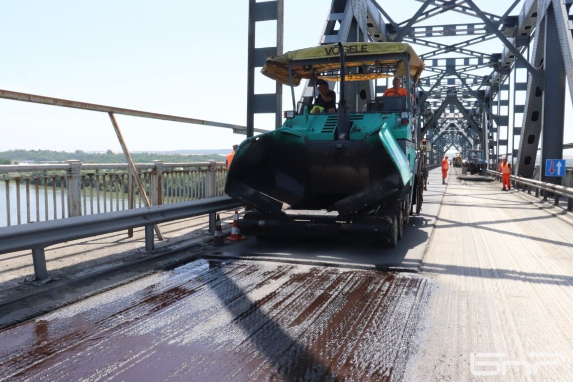 Спешен ремонт на асфалтовата настилка на Дунав мост