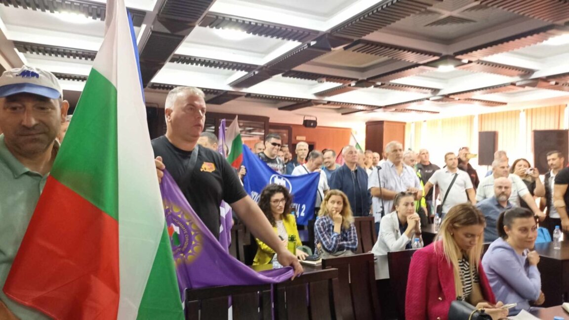 Протестиращи прекъснаха дискусия за Териториалния план за справедлив преход на Стара Загора