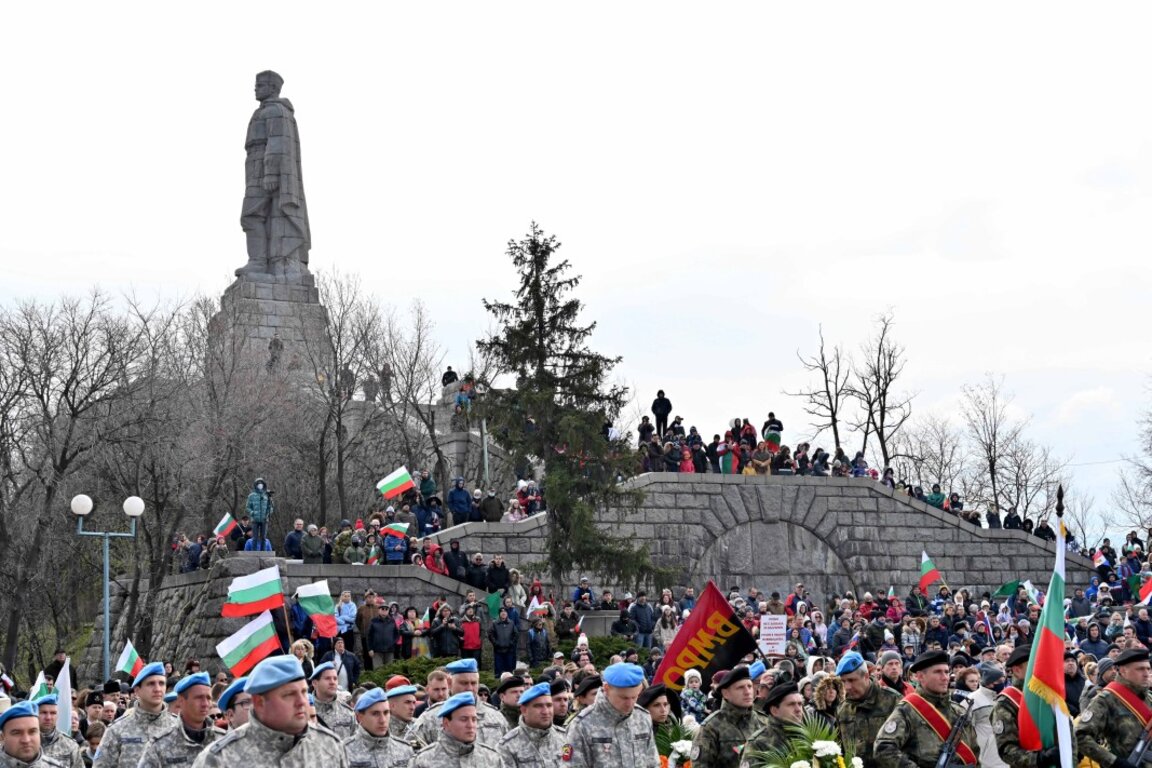 Паметникът "Альоша" в Пловдив