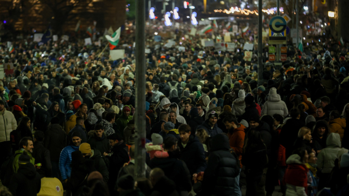 "Форум", 03.12.25: Протестите са радващо масови