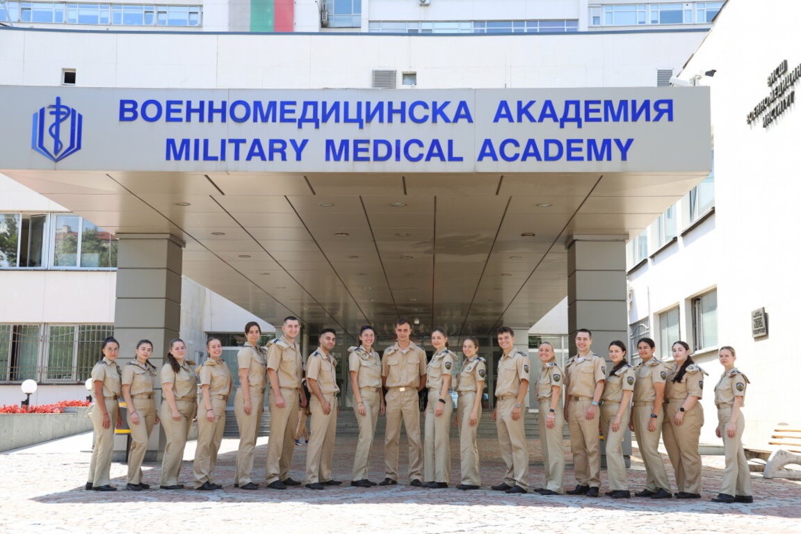 Военни лекари получават офицерски пагони във ВМА