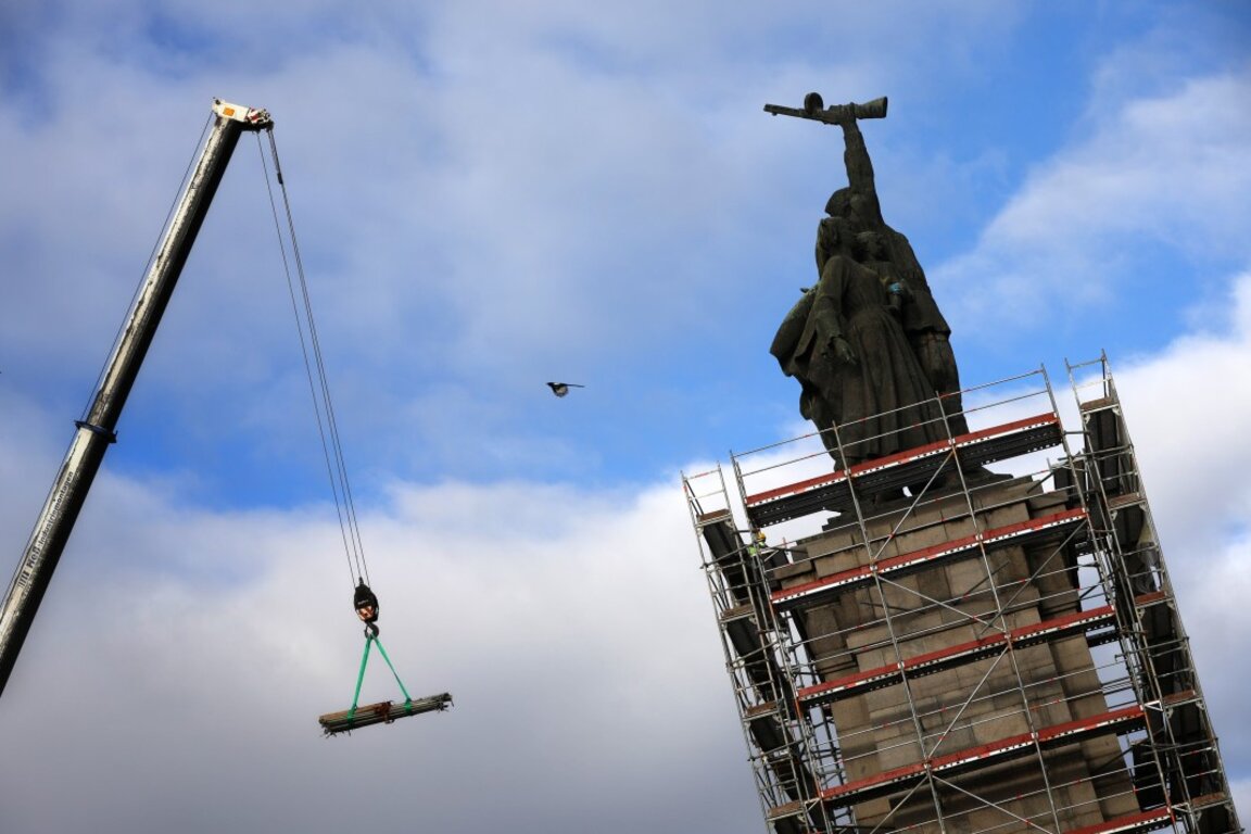 БСП и "Възраждане" искат референдум за Паметника на Съветската армия