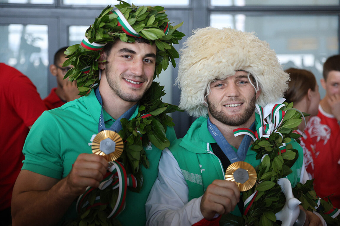 Bullgaria priti me dafina kampionët e saj olimpik të mundjes Semen Novikov dhe Magomed Ramazanov
