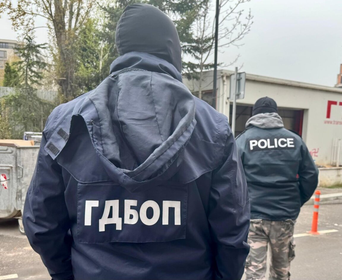 Намериха над килограм кокаин, арестувани са четирима в Бургас и София