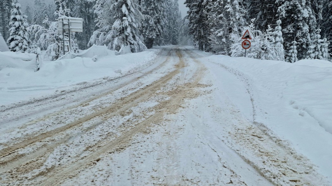Временно е затворен пътят между селата Мадан и Септемврийци в Монтанско
