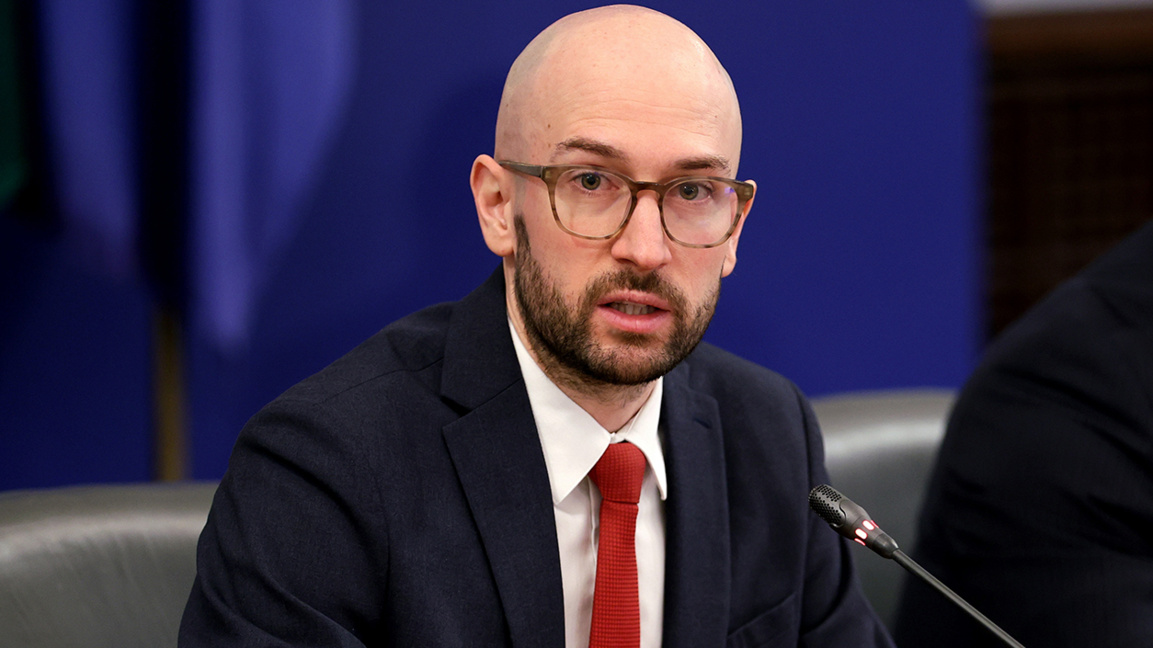 El ministro de Finanzas insta a la indexación de los salarios 