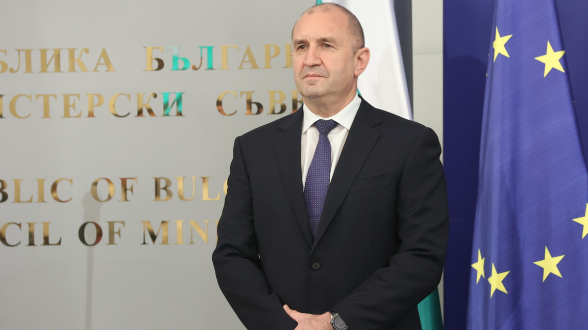 Радев: Минималната заплата няма да бъде замразявана