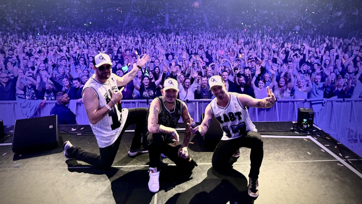 East 17 отново се качват на българска сцена