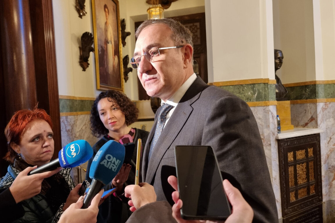Борислав Гуцанов дава брифинг пред медиите, 14 ноември 2025 г.