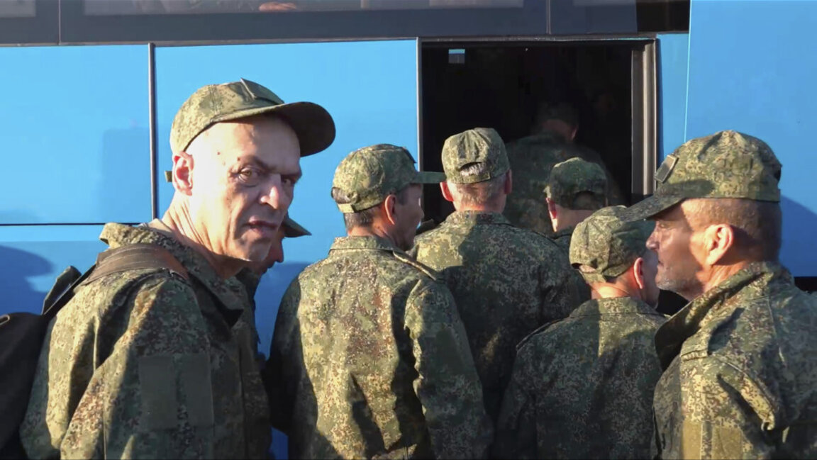 Руски военнопленници на летище "Чкаловский" край Москва, 24 май 2025 г.