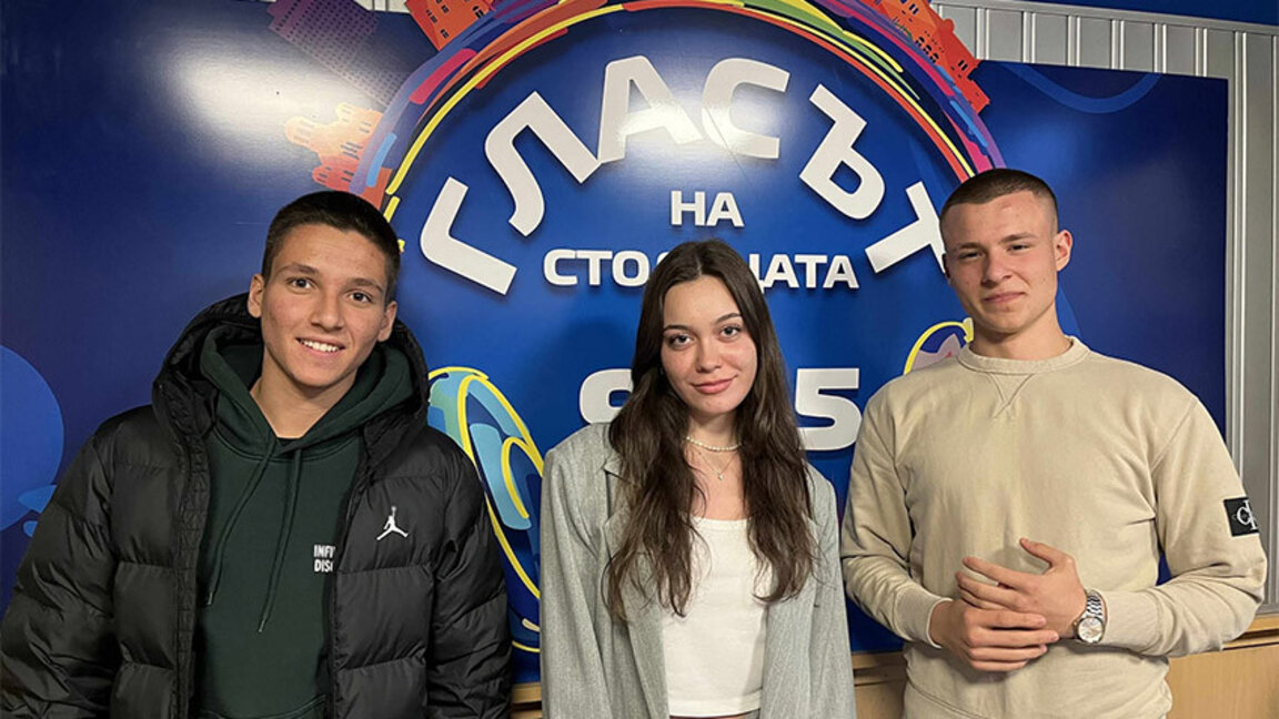 Николай Кръстанов, Виктория Плачкова и Александър Йотов в студиото на БНР-Радио София