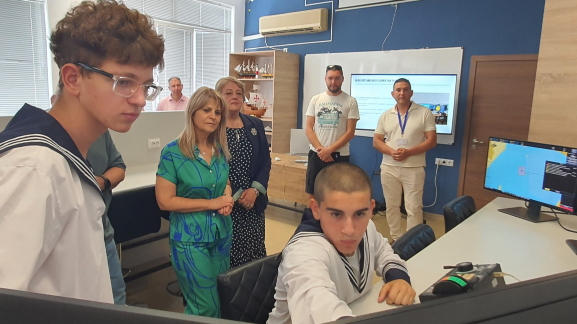 Обучават бъдещи капитани в модерен STEM център в Морското училище в Бургас