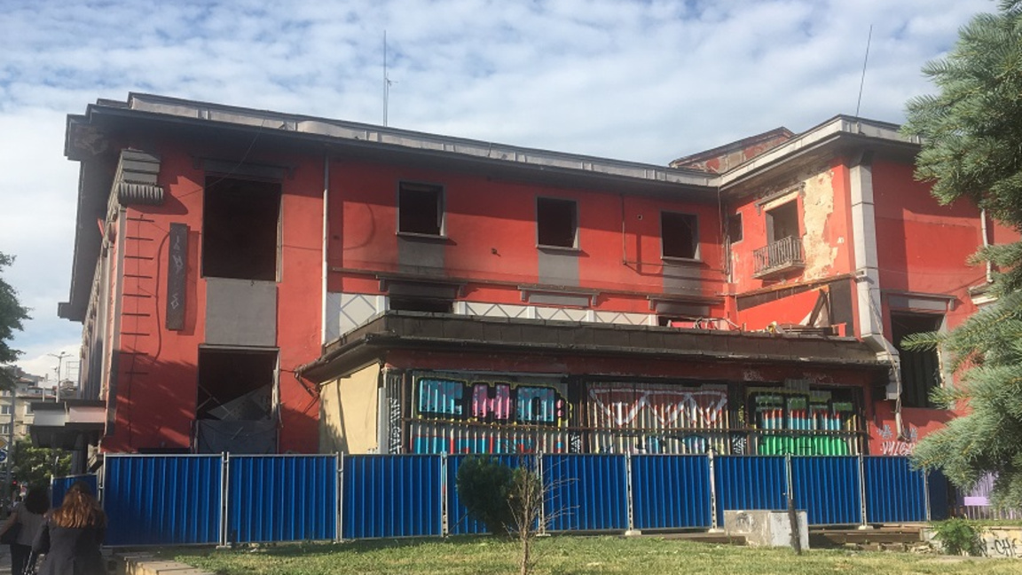 Така изглежда днес театър "Ренесанс", един от архитектурните символи на стара София