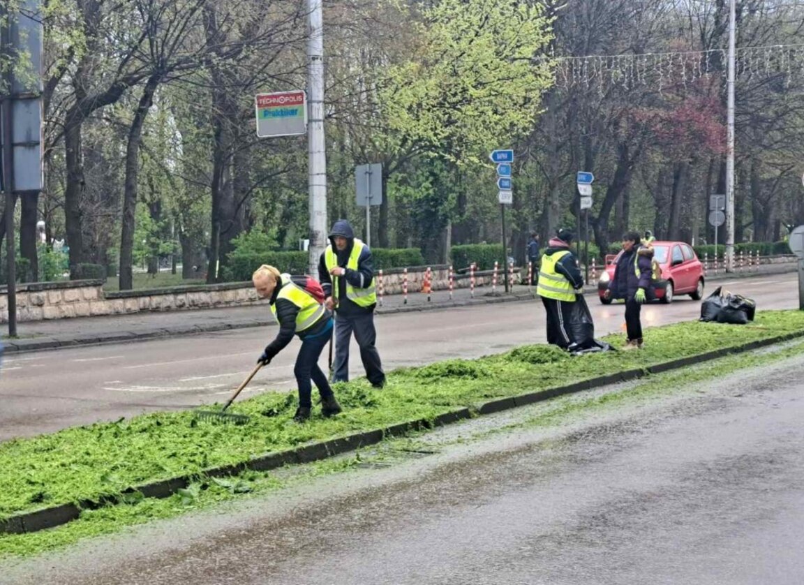Започна косенето на трева