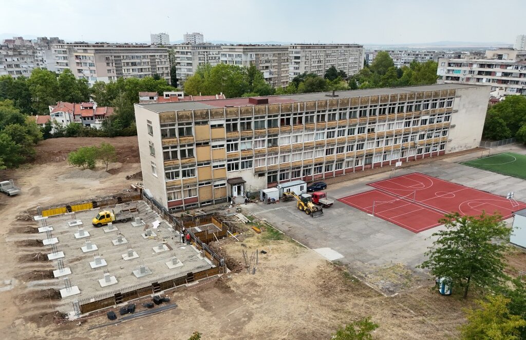 Нов физкултурен салон ще има Професионалната гимназия по лека промишленост, екология и химични технологии в Ямбол