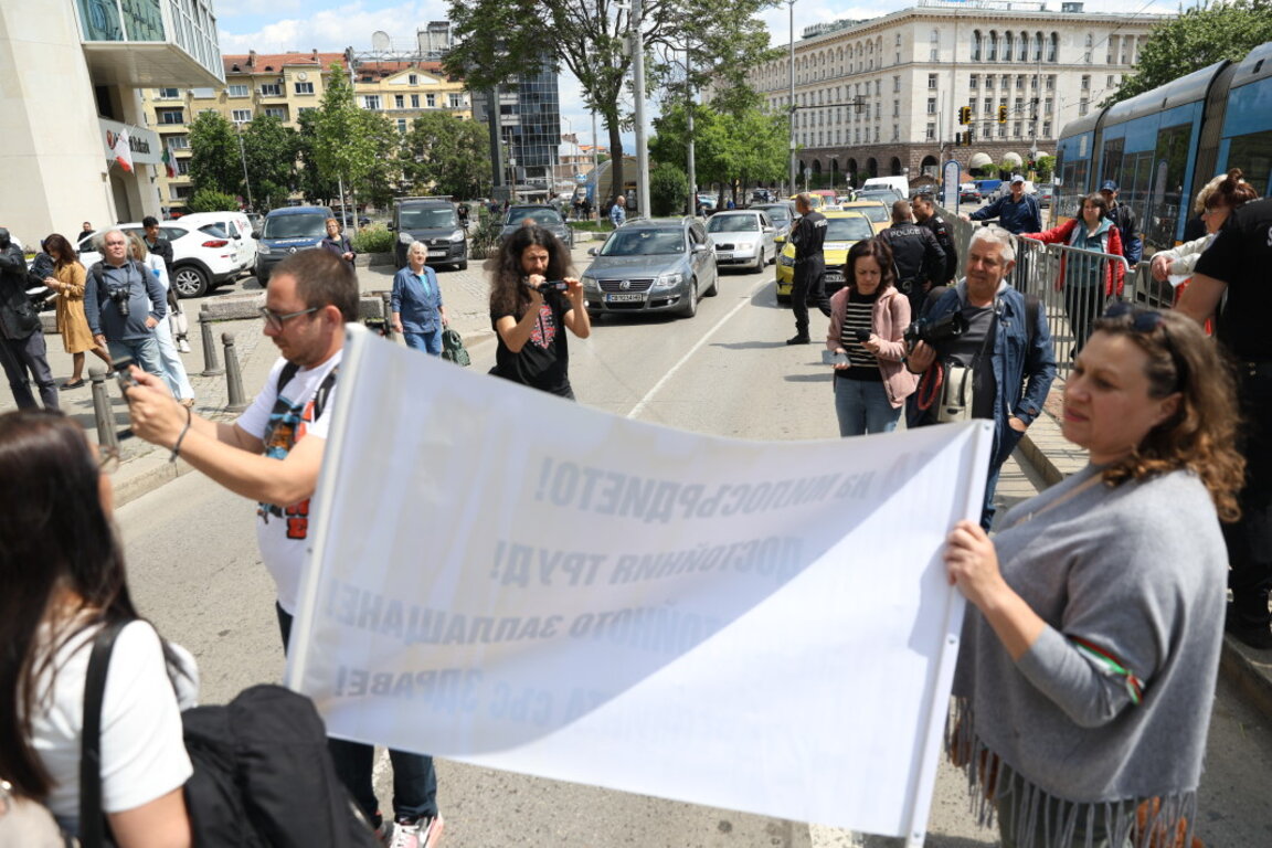 Медсестри на протест с искане за увеличение на заплатите